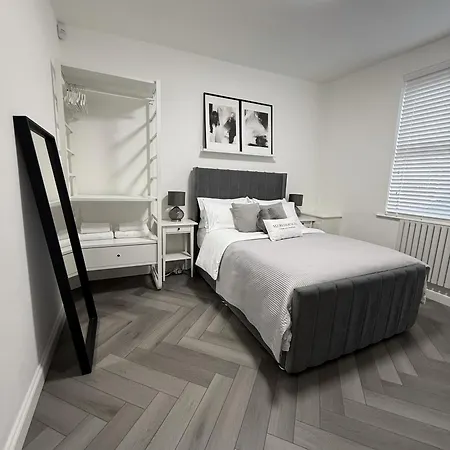 The Haven Sleeps 10 Near Centre Breakfast Hamper Included