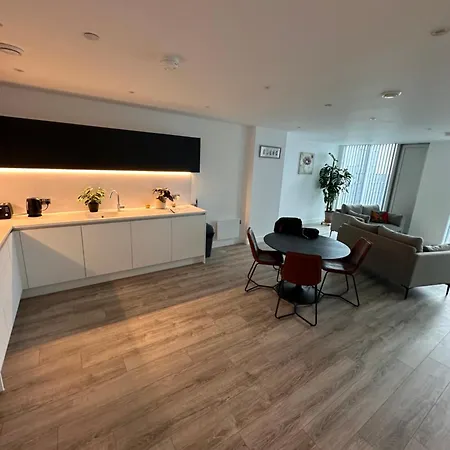 Ahg Luxury Tower Suite - Stunning City Views At Central Manchester