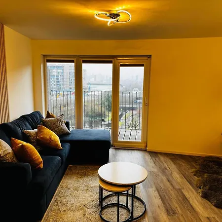 Apartment Etihad Coop Arena View