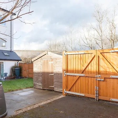 Exquisite 4 Bedroom 2 Bath Parking Etihad Stadium Holiday home