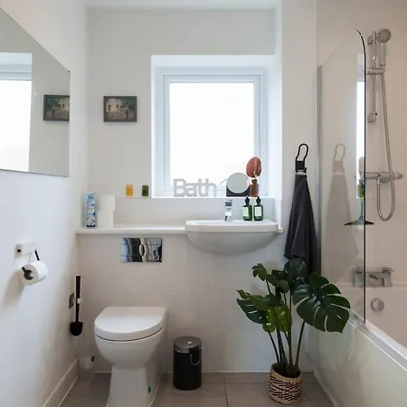 Exquisite 4 Bedroom 2 Bath Parking Etihad Stadium Μάντσεστερ
