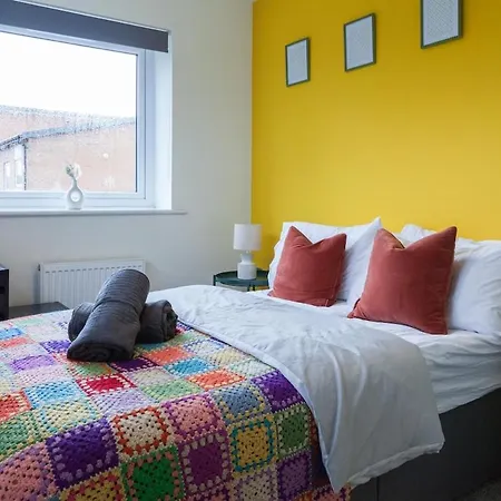 Exquisite 4 Bedroom 2 Bath Parking Etihad Stadium