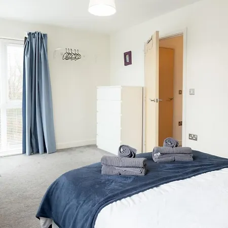Exquisite 4 Bedroom 2 Bath Parking Etihad Stadium * Manchester