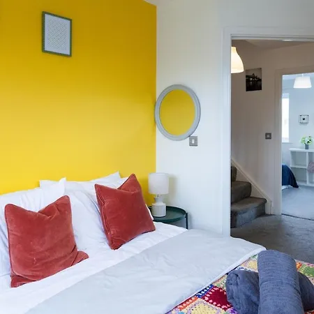 Exquisite 4 Bedroom 2 Bath Parking Etihad Stadium