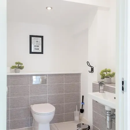 Holiday home Exquisite 4 Bedroom 2 Bath Parking Etihad Stadium