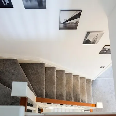 Ferienhaus Exquisite 4 Bedroom 2 Bath Parking Etihad Stadium *