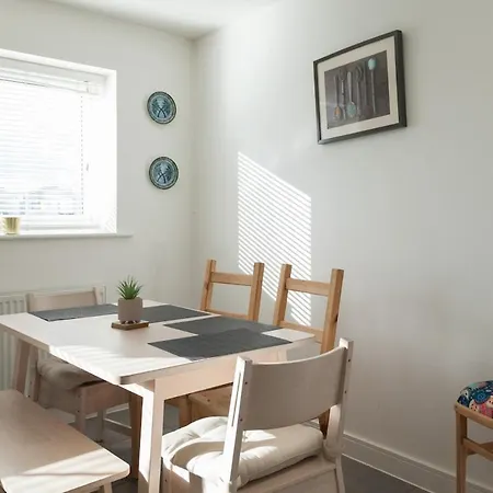 Exquisite 4 Bedroom 2 Bath Parking Etihad Stadium * Manchester