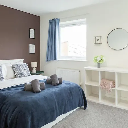 Exquisite 4 Bedroom 2 Bath Parking Etihad Stadium * Manchester