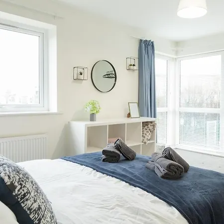 Exquisite 4 Bedroom 2 Bath Parking Etihad Stadium Ferienhaus