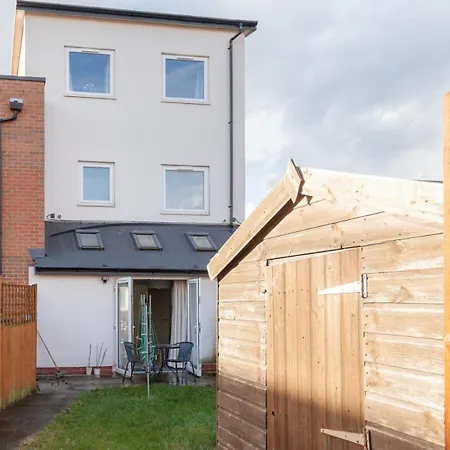 Exquisite 4 Bedroom 2 Bath Parking Etihad Stadium * Manchester