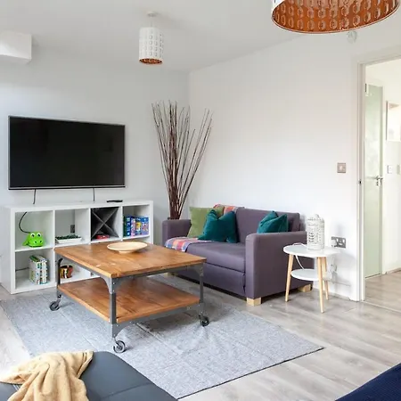 Holiday home Exquisite 4 Bedroom 2 Bath Parking Etihad Stadium *
