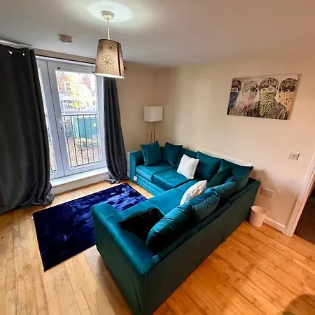 Apartment 2 Bed Flat In Prime Location *