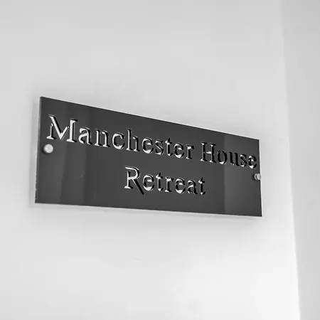 House Retreat - Sleeps 18 * Manchester