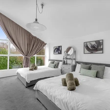 House Retreat - Sleeps 18 Hébergement de vacances