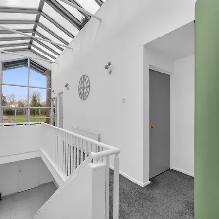 House Retreat - Sleeps 18 Hébergement de vacances *