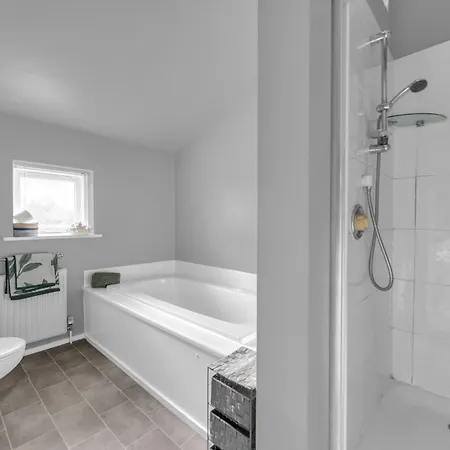 House Retreat - Sleeps 18 * Manchester