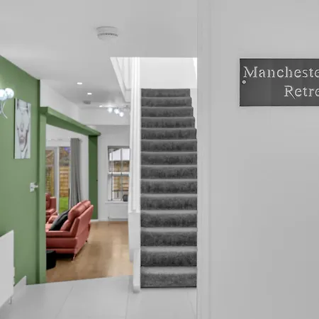 House Retreat - Sleeps 18 Manchester