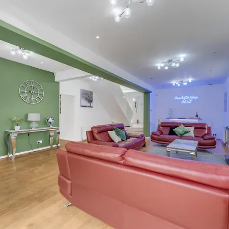 Holiday home House Retreat - Sleeps 18