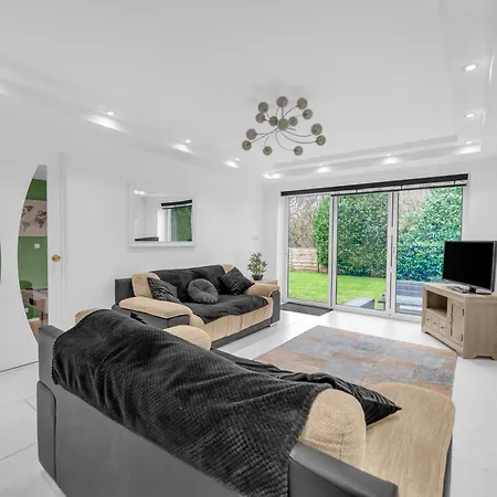 House Retreat - Sleeps 18 Hébergement de vacances *