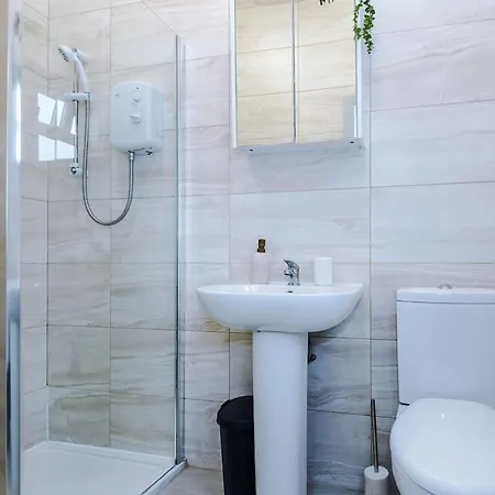 Luxury 3br En-suite, Near Prázdninový dům Manchester