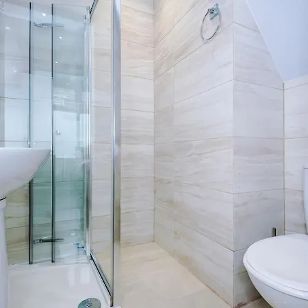Luxury 3br En-suite, Near Prázdninový dům Manchester