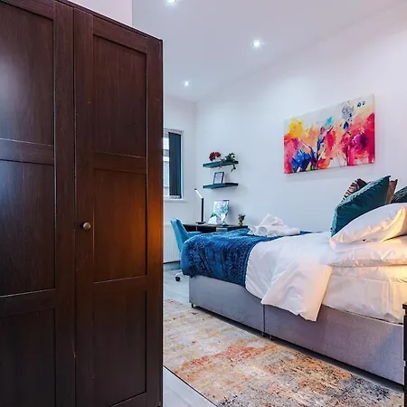 Luxury 3br En-suite, Near Prázdninový dům *