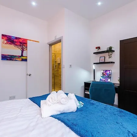 Luxury 3br En-suite, Near Prázdninový dům *