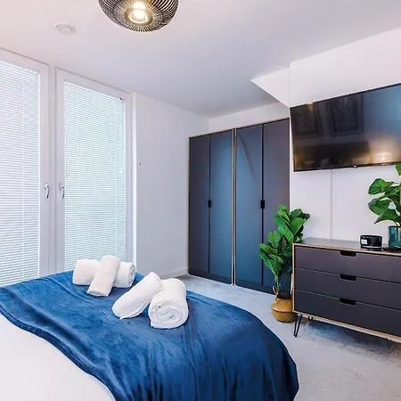 Apartment New Trafford Loft - Free Parking *