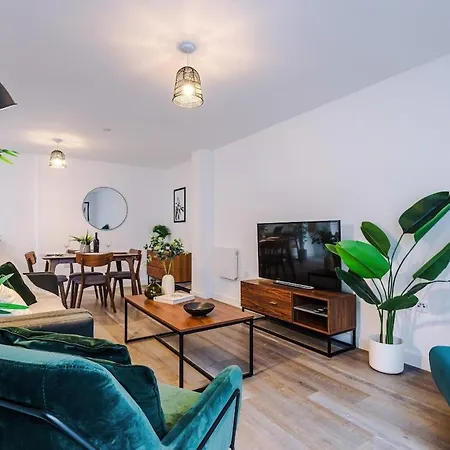 New Trafford Loft - Free Parking Manchester