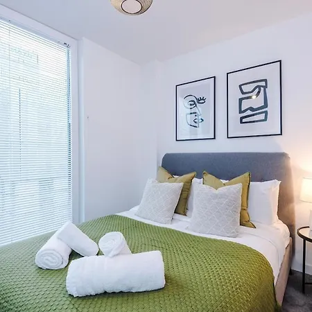Apartment New Trafford Loft - Free Parking *