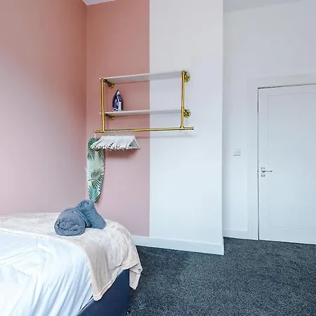 Free Parking, Sleeps 6, Stylish In Salford Quays