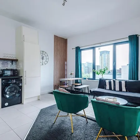 Free Parking, Sleeps 6, Stylish In Salford Quays