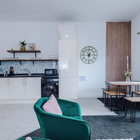 Free Parking, Sleeps 6, Stylish In Salford Quays Манчестер