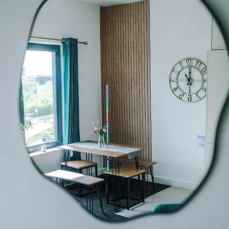 Апартаменты Free Parking, Sleeps 6, Stylish In Salford Quays Манчестер