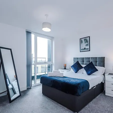 2 Bedroom Penthouse With Balcony By Host A * Manchester