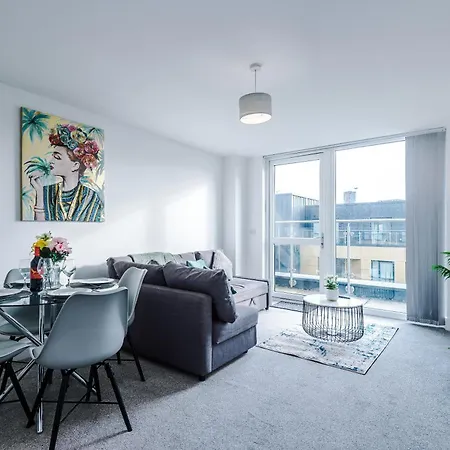 2 Bedroom Penthouse With Balcony By Host A Apartment Manchester