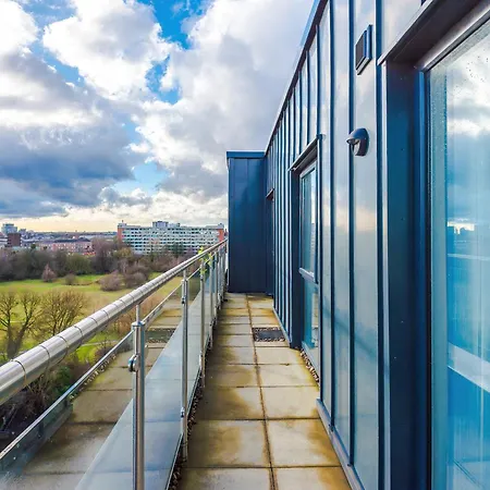 2 Bedroom Penthouse With Balcony By Host A 公寓