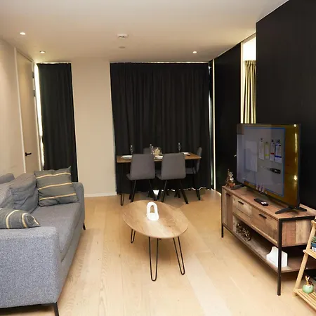 Luxury 2 Bed With Balcony *