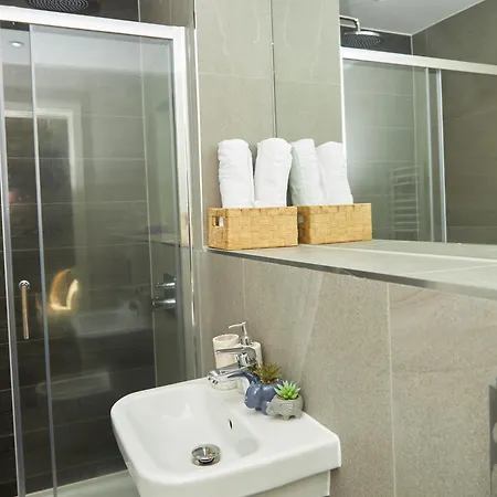 公寓 Luxury 2 Bed With Balcony