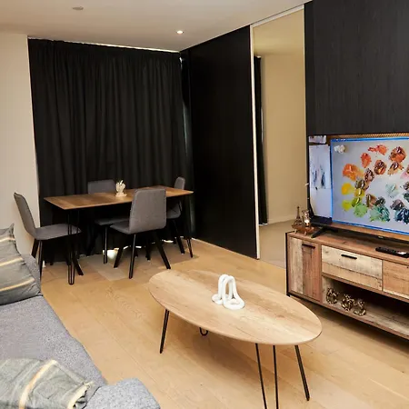 公寓 Luxury 2 Bed With Balcony *