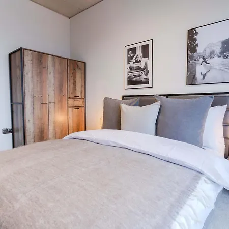 Marron 2br & Walks