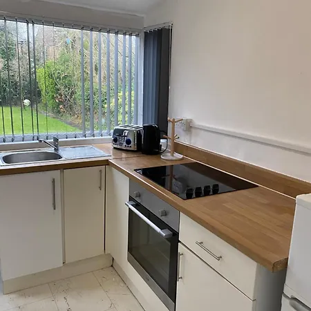 Holiday home Beautiful Spacious - Private Parking - Large Garden - Great Location
