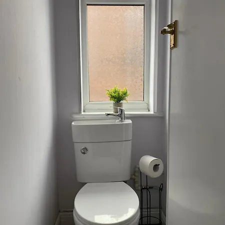 Beautiful Spacious - Private Parking - Large Garden - Great Location *