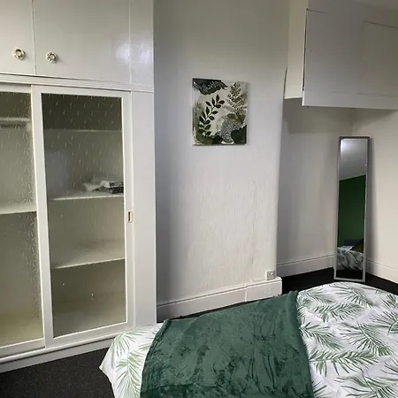 Beautiful Spacious - Private Parking - Large Garden - Great Location