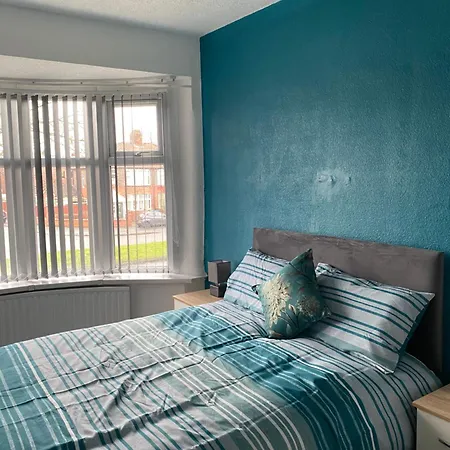 Beautiful Spacious - Private Parking - Large Garden - Great Location Holiday home