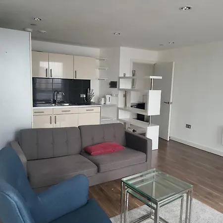 Spectacular Private Bedroom In 2 Bedroom * Manchester