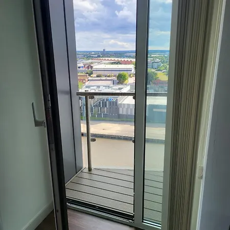 Spectacular Private Bedroom In 2 Bedroom * Manchester