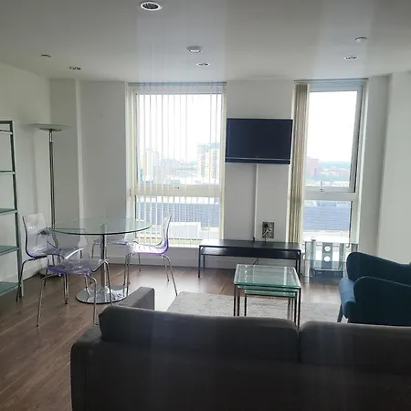 Spectacular Private Bedroom In 2 Bedroom * Manchester