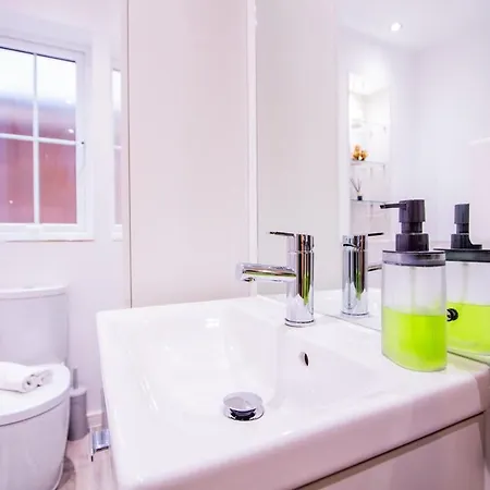 Holiday home Charming 1br House In Eccles With Free Parking