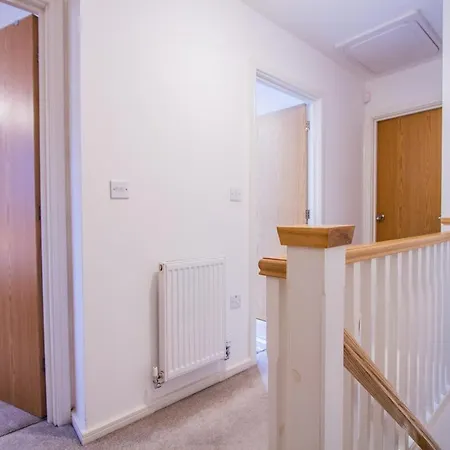 Ferienhaus Charming 1br House In Eccles With Free Parking Manchester